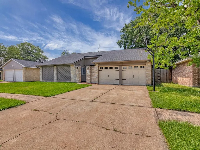 7431 Ridgeberry Dr — Photo 2