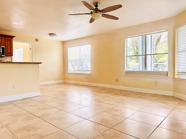2 bed, 912 sqft, $1,695 — Photo 2