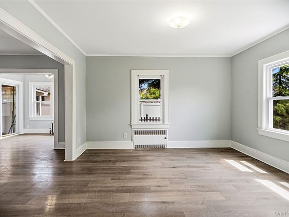 5th image of 984 Maxwell Street
