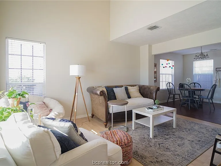 505 Thornton Ct — Photo 10
