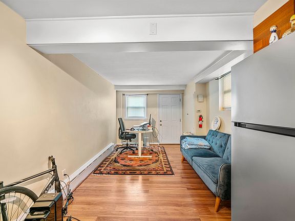 4th image of 40 Hauxhurst Ave #1