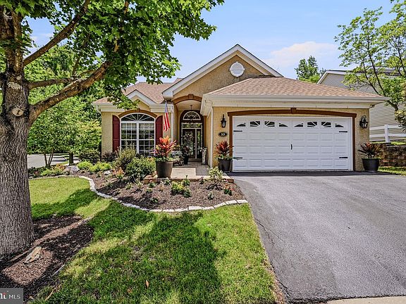 4th image of 10 Irwin Dr
