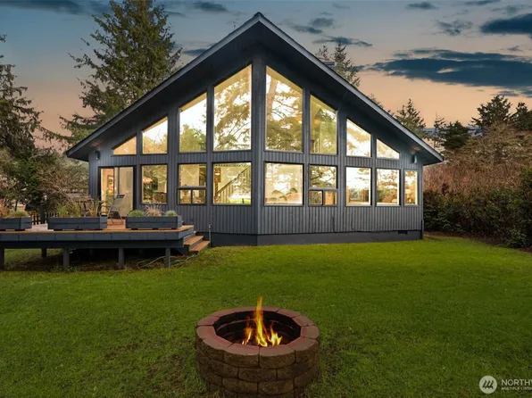 147 Octopus Avenue NE, Ocean Shores, WA 98569