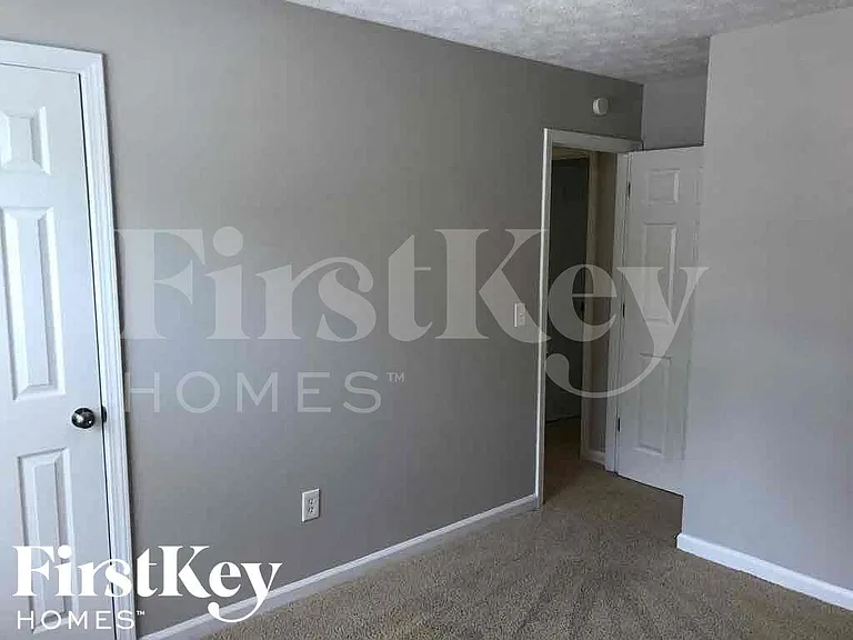 5623 Crystal Hl — Photo 12