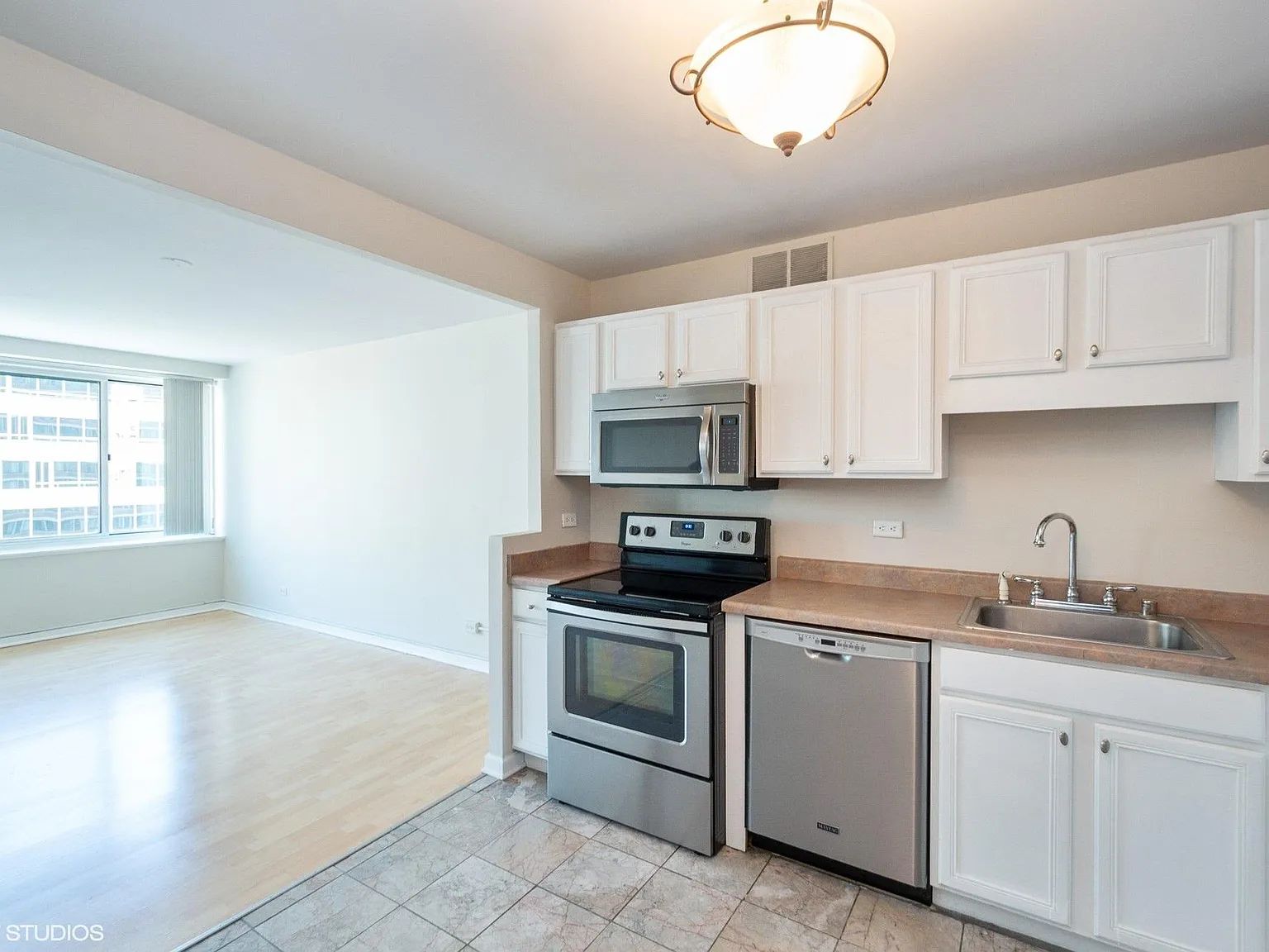 1 bed, 800 sqft, $2,300 — Photo 3