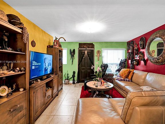 5th image of 1917 NW 5th Pl #368