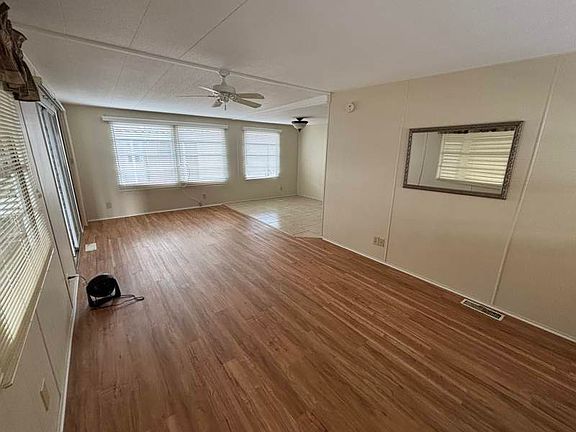 5th image of 27 Belle Tower Ave