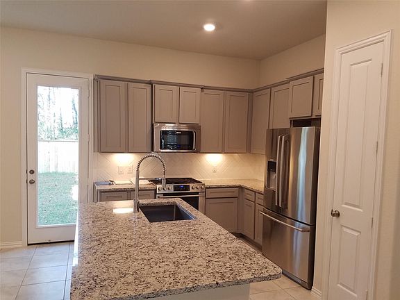 3rd image of 218 Moon Dance Ct