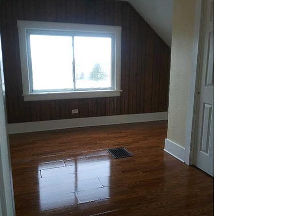 5th image of 725 Willard Ave