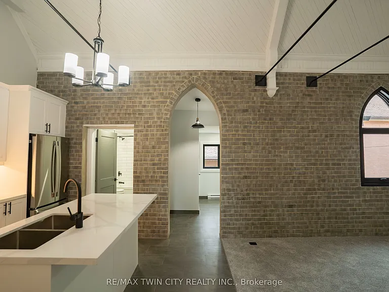 130 Elgin St #5 — Photo 5