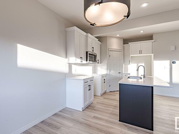 4th image of 61 Silverstone Dr