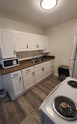3rd image of 1418 Behrman Ave