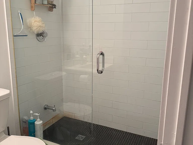 20 Bruyeres Mews #Townhouse 03 — Photo 10