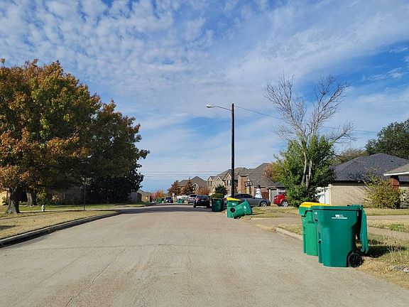 4th image of 810 Clement Dr