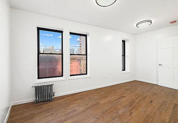 4th image of 55 Greenwich Ave #7/8