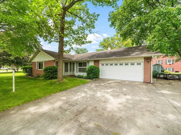 10425 Appletree Ln, Osceola, IN 46561