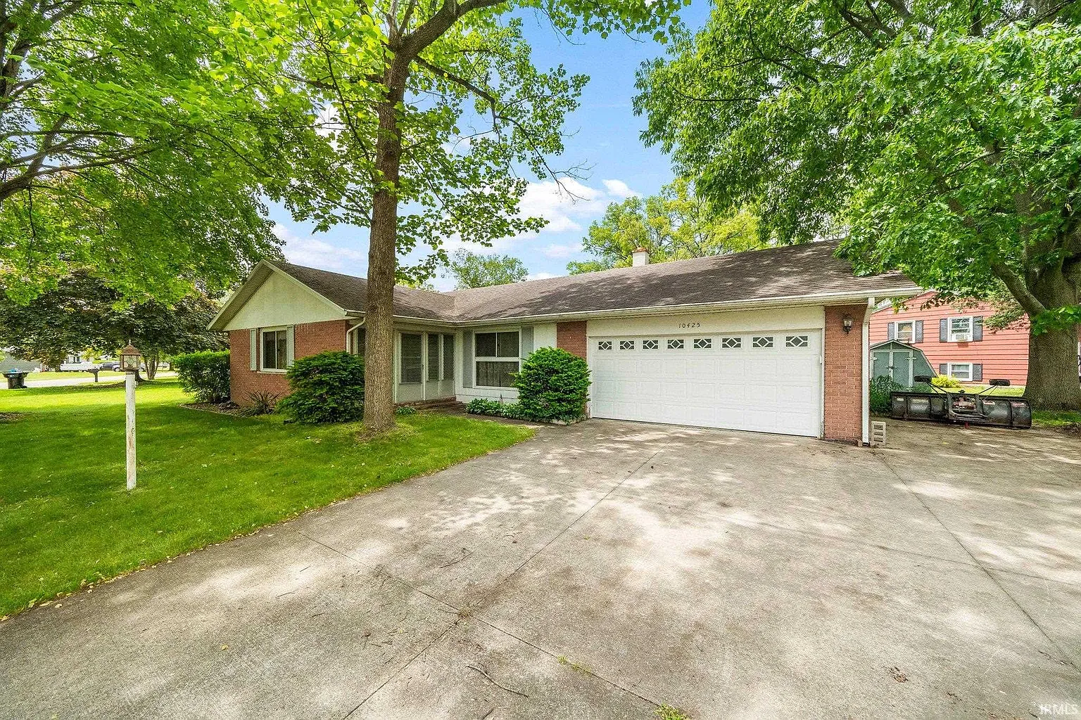 10425 Appletree Ln photo 1