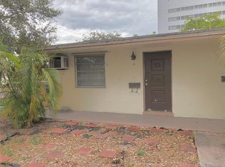 220 SE 10th St #A, Hallandale, FL 33009