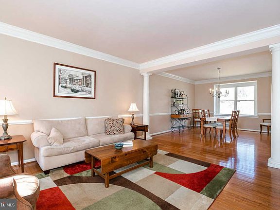4th image of 827 Dover Court Pl