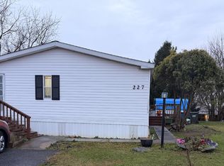 227 Longwood Ct W, Lancaster, PA 17603