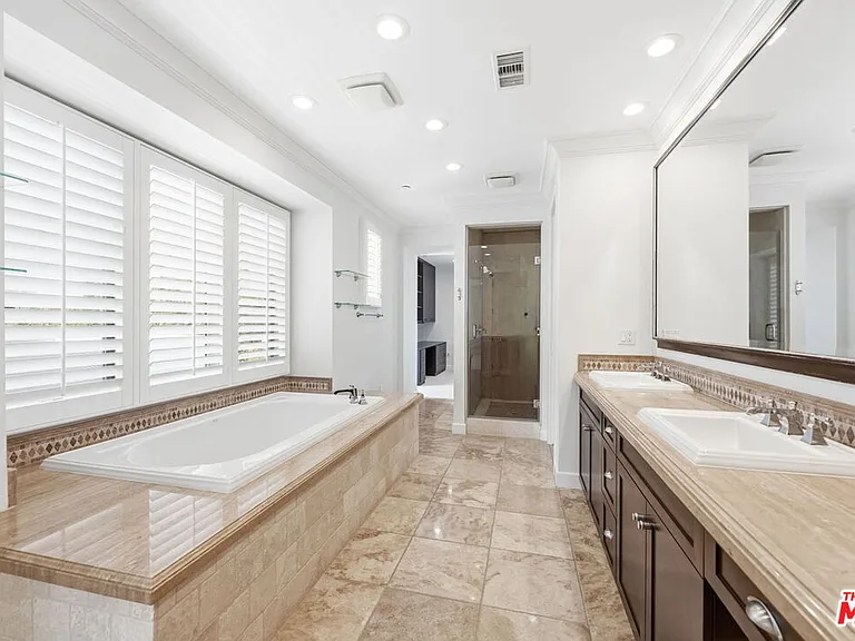 13079 Bluff Creek Dr — Photo 28