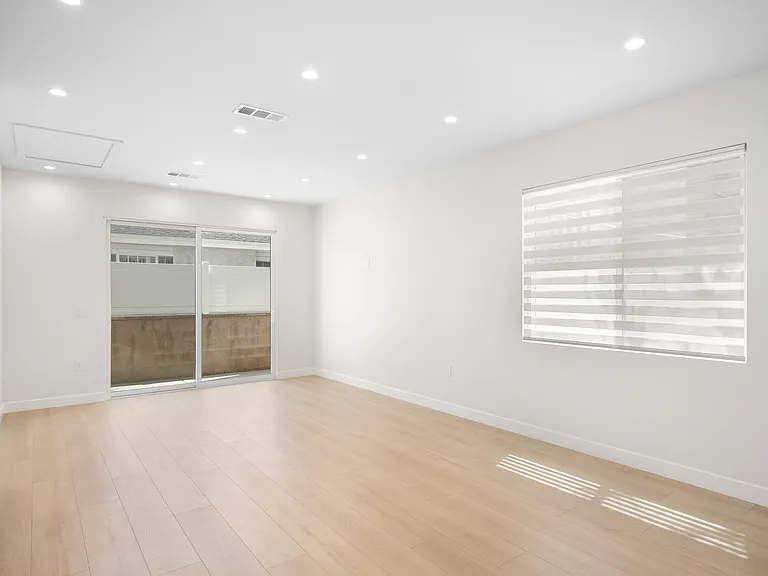 520 S Kenneth Rd — Photo 4