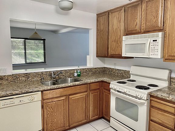 2nd image of 8 Kendell Ct