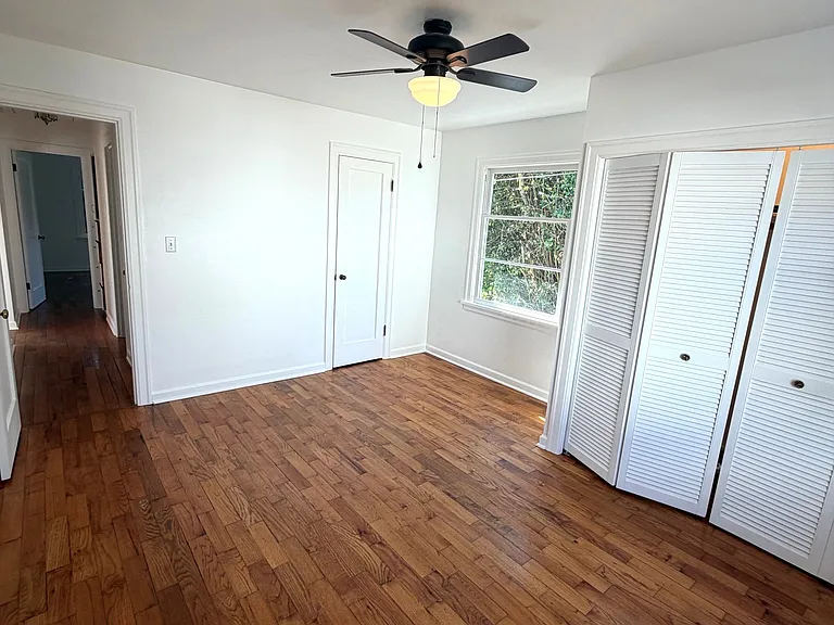 1802 Cedar St — Photo 10