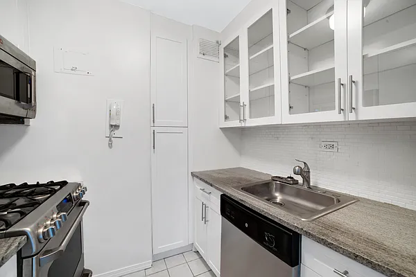 Rented by R New York | media 3
