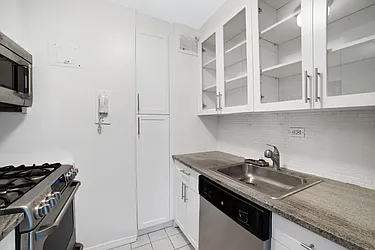 Rented by R New York