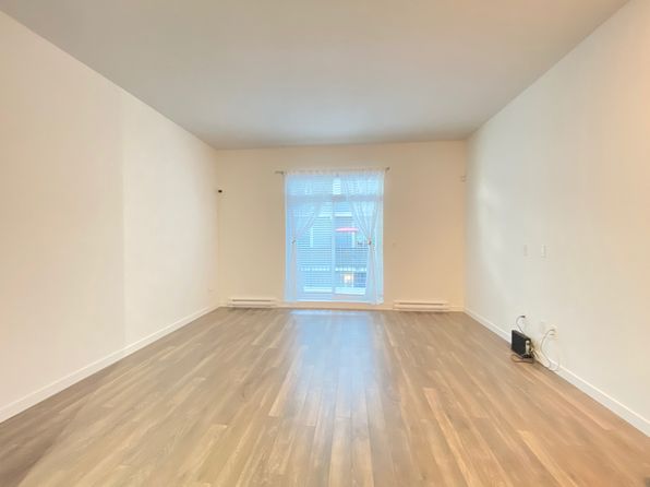 4 bedroom rental in Surrey — photo 7