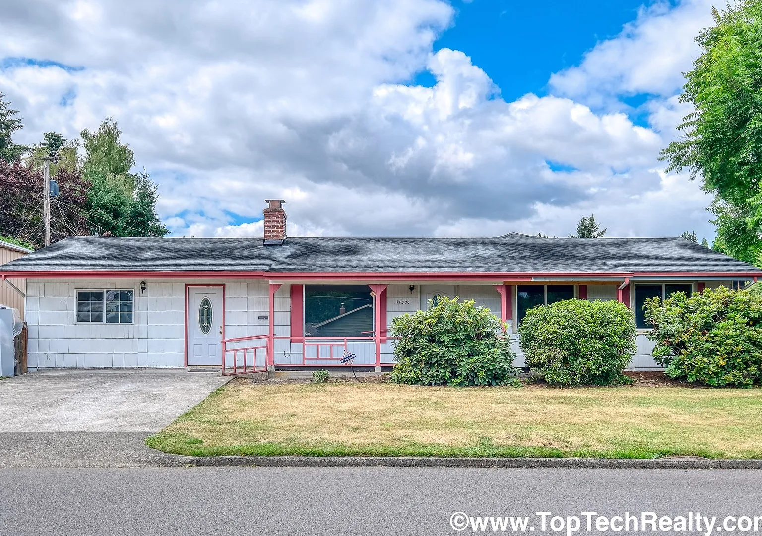 Potential for Assistant living/ Adult Foster Care Home or Child Care ** Great Location** 1 level! — Photo 1