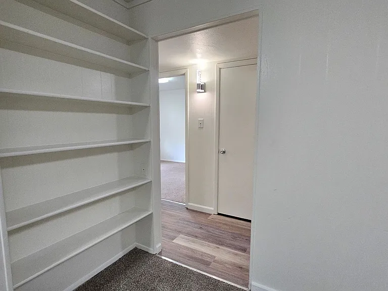2420 Louise St — Photo 32