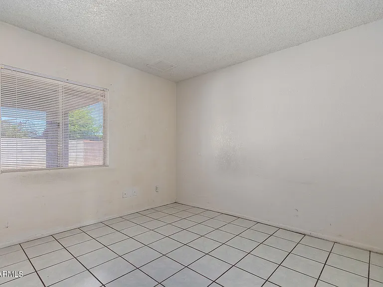5930 W Whitton Ave — Photo 9