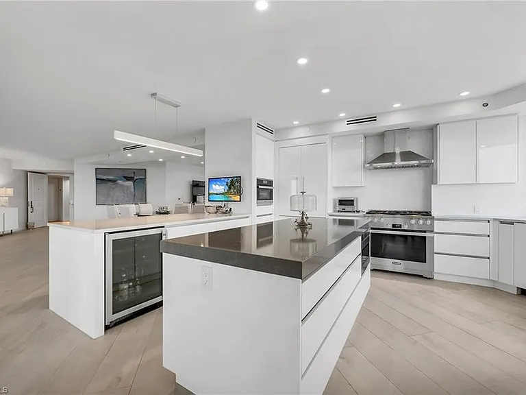 6597 Nicholas Blvd #401 — Photo 5
