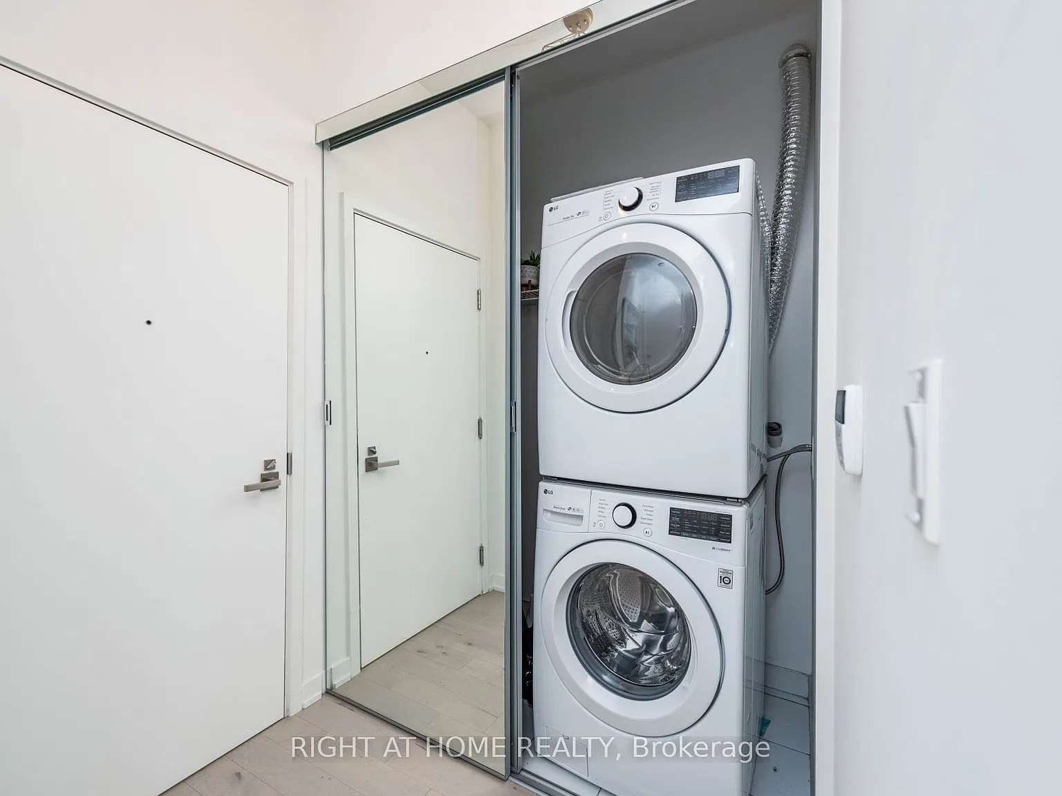 3 bed, $5,800 — Photo 3