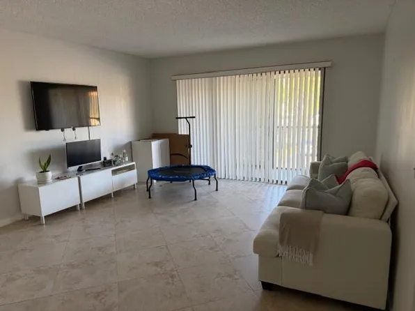 812 Sky Pine Way #D2, Greenacres, FL 33415