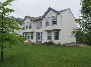 103 Westwind Dr, Coraopolis, PA 15108