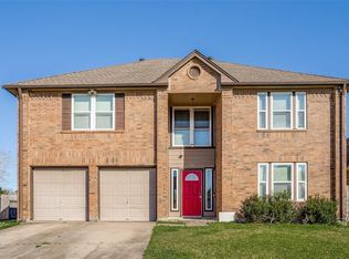 250 Almond Dr, Lake Jackson, TX 77566