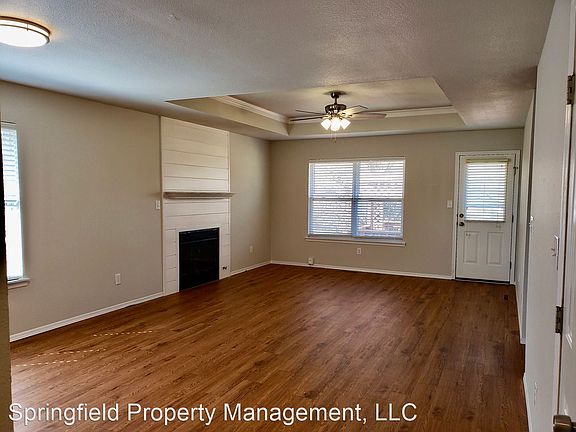 2nd image of 207 E Glenwood St