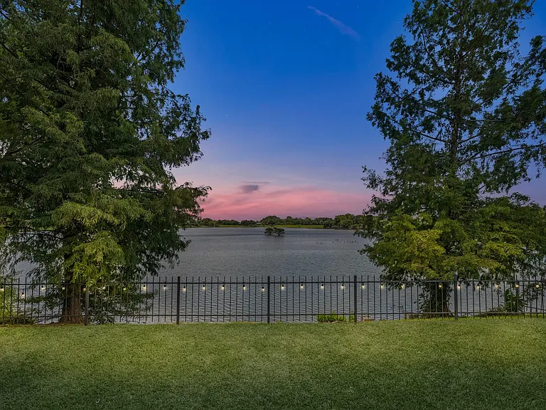 2519 Fair Oak St — Photo 32