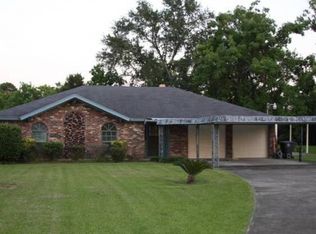 6170 Howe St, Groves, TX 77619