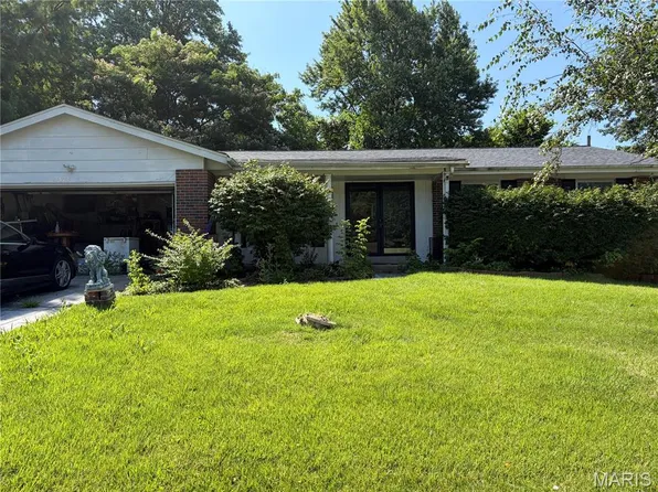 3424 San Sevilla Ct, Bridgeton, MO 63044