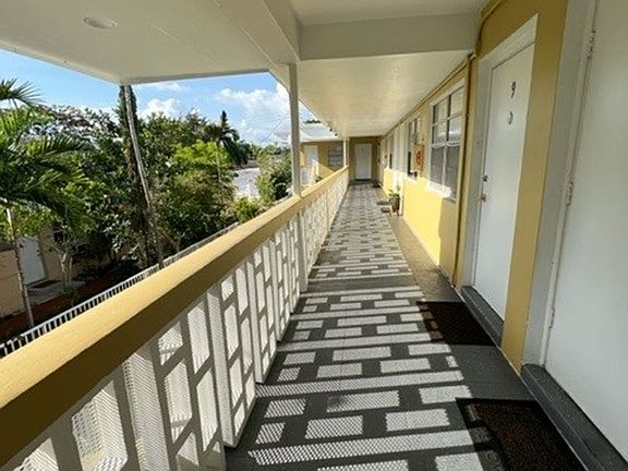3rd image of 1928 Jefferson St APT 4