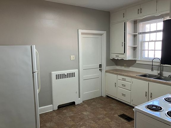 3rd image of 634 W Main St #2