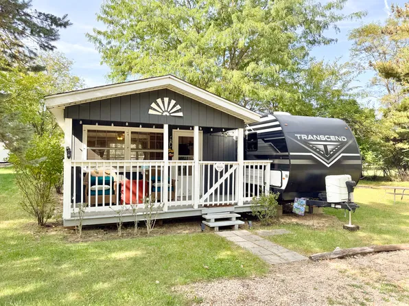 29/87 Woodhaven Dr E, Sublette, IL 61367