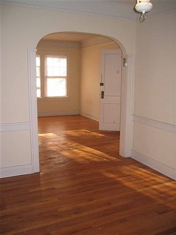 2nd image of 1300 Maryland St APT 3