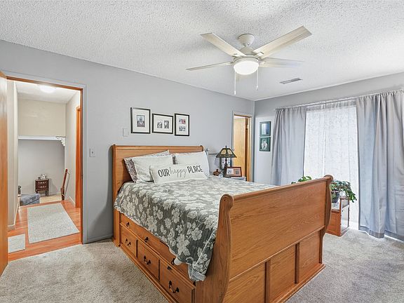 3rd image of 1811 Iowa St