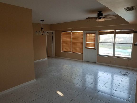 5th image of 415 Hawthorne Dr