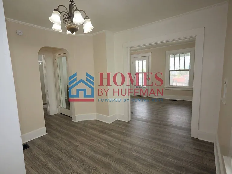 1516 E Illinois St — Photo 6